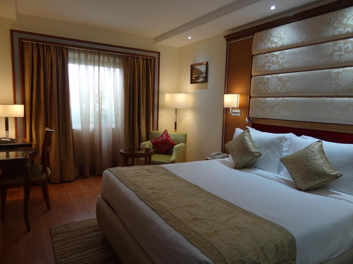 De Sovrani Hotel Kalkutta Kültér fotó